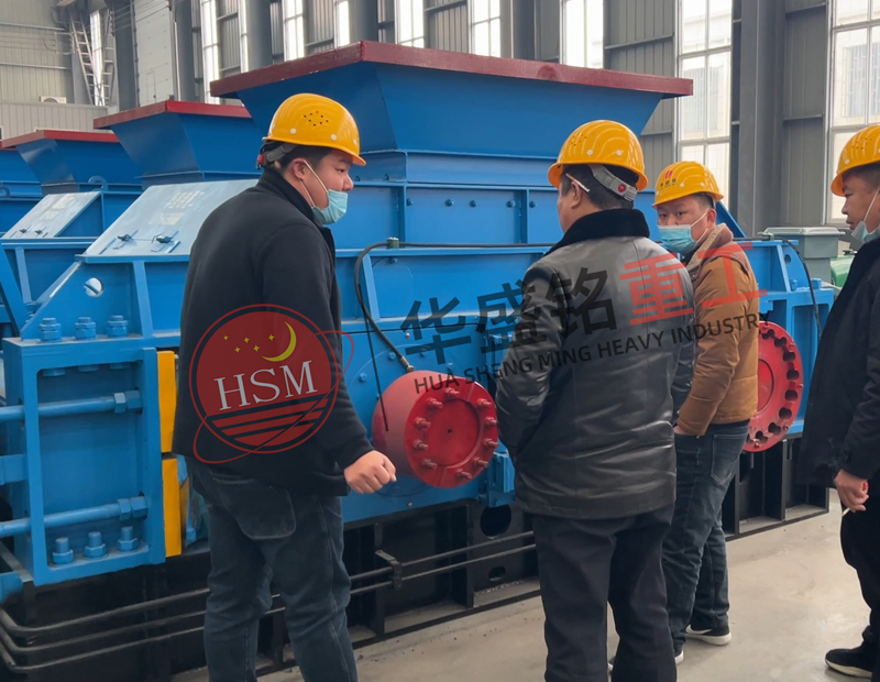 時(shí)產(chǎn)200噸瓜米石大型對輥機(jī) 時(shí)產(chǎn)200噸瓜米石大型對輥機(jī)