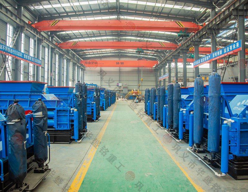 處理建筑廢料用什么設備？破碎紅磚用雙齒輥破碎機好嗎？