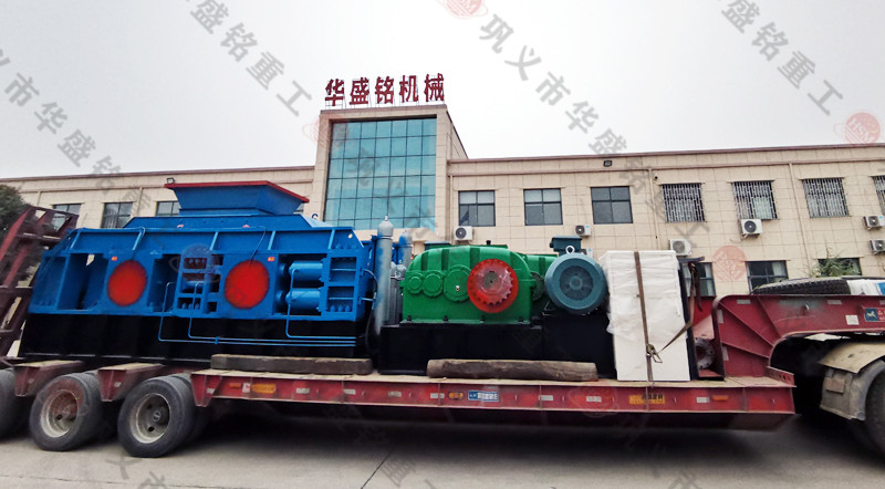 鞏義對(duì)輥破碎機(jī)廠家裝車(chē)發(fā)貨現(xiàn)場(chǎng)